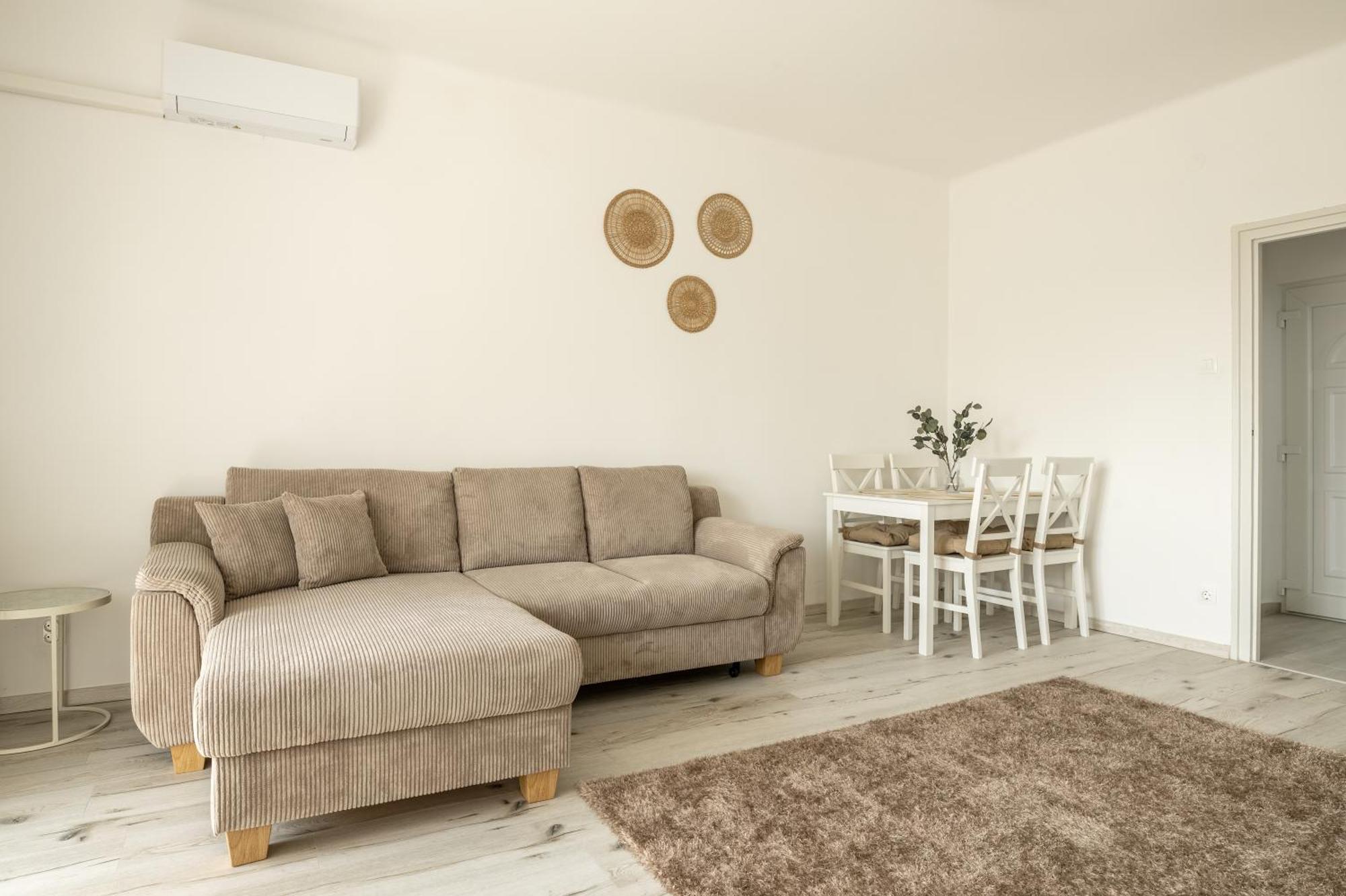 Malompark Apartman With Free Parking Дебрецен Экстерьер фото