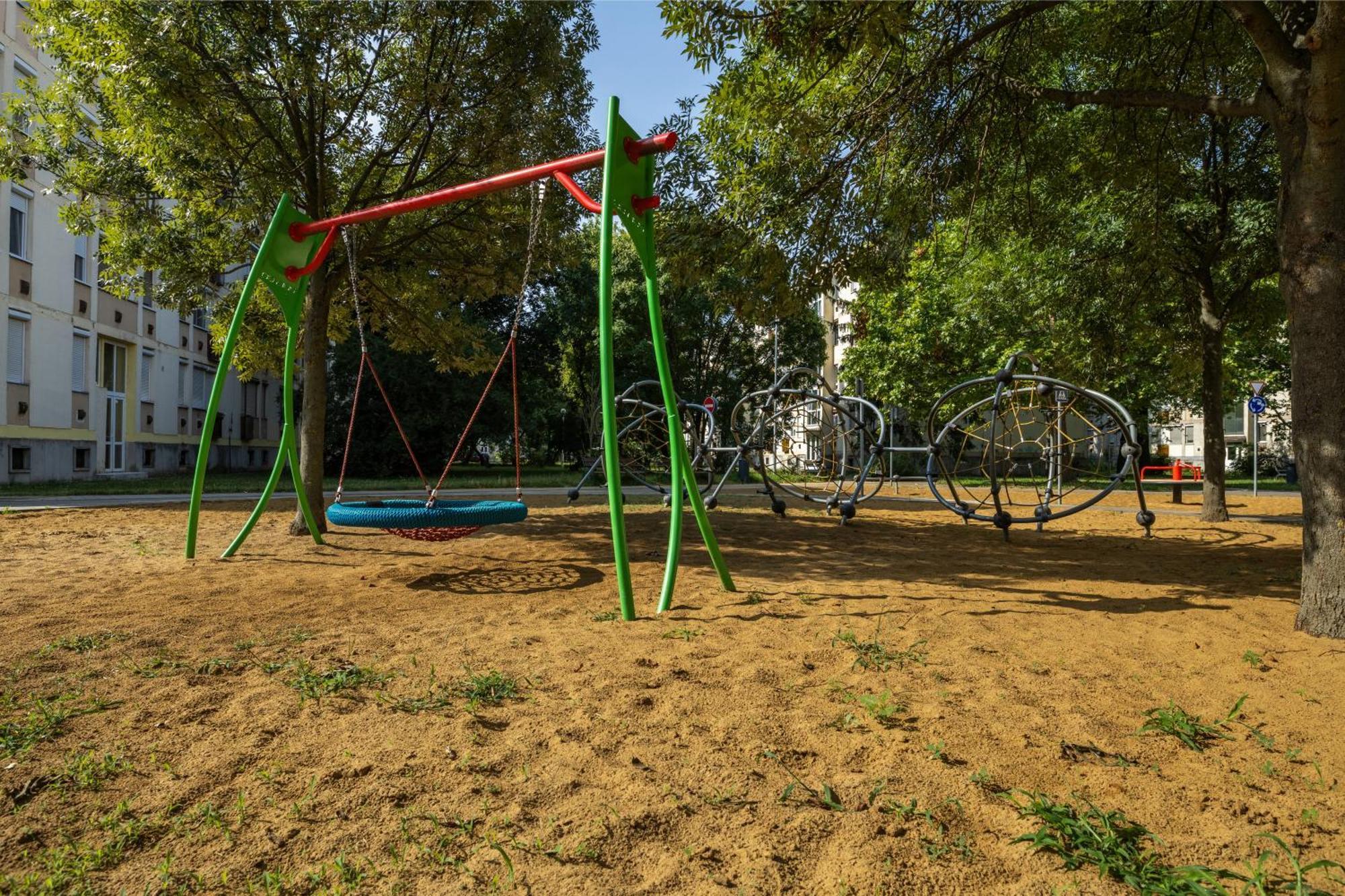 Malompark Apartman With Free Parking Дебрецен Экстерьер фото